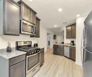 Photo 3 - Newly Remodeled Pet Friendly Family Home In Hockley