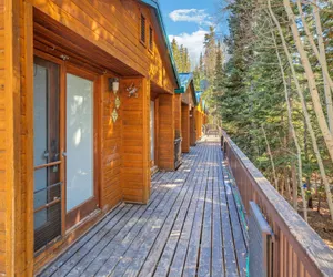 Photo 2 - The Cottages: Beautiful Ski-in/Ski-out Condo Located On The Eagle Point Resort!