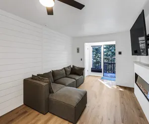 Photo 3 - The Cottages: Beautiful Ski-in/Ski-out Condo Located On The Eagle Point Resort!