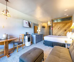 Photo 3 - Hotel Style Room in The Timber Creek Lodge