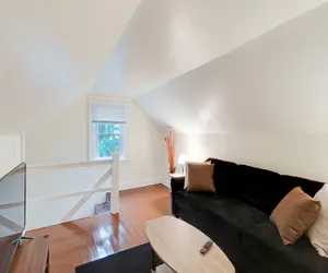 Photo 2 - Centrally Located APT near UC, Hospital and Zoo!