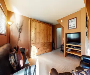 Photo 4 - Mammoth View Villas 3 Walk to Village Gondola, Cozy Mountain Cabin in Forest Setting