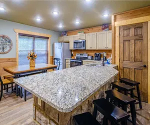 Photo 5 - Heaps O'Fun Chalet -Brand New Unit- Features Game Room