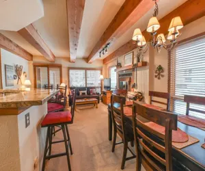 Photo 5 - Rustic 5th-Floor Condo with Balcony & Fireplace