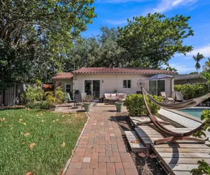 Photo 4 - Recently Renovated Paradise with Private Pool Close to Everything