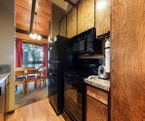 Photo 2 - Horizons 4 186 Centrally Located, Spacious Mammoth Home with Cozy Fireplace