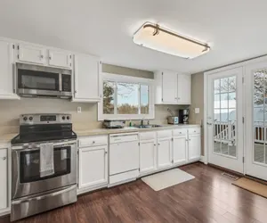 Photo 2 - Delightful Pet Friendly Family Home In Great Location