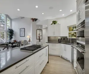 Photo 5 - Luxury 4 BR Home with On-Site Hot Tub, Quick Shuttle to Lift