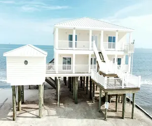 Photo 3 - Shamrock Shores - GULF FRONT west end PET FRIENDLY property with room for everyone.  3 Master suites!