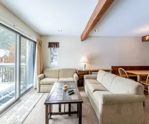 Photo 3 - 4BR Private Townhouse at Smugglers' Notch Resort