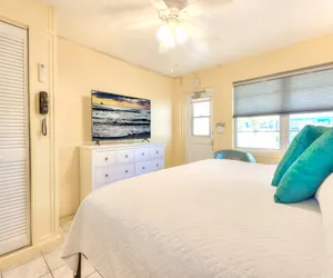 Photo 5 - Tropic Terrace #22 - Beachfront Resort
