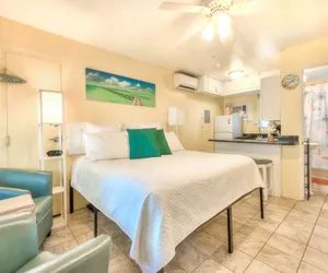 Photo 3 - Tropic Terrace #22 - Beachfront Resort