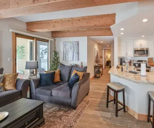 Photo 2 - Luxury & Modern 2 BR Condo at the Plaza