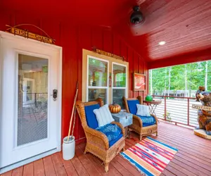 Photo 3 - Fish Tales  Cabin includes WiFi, Hot Tub, and BBQ