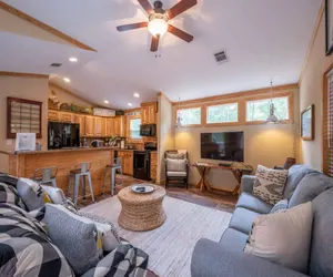 Photo 4 - Fish Tales  Cabin includes WiFi, Hot Tub, and BBQ