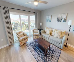 Photo 3 - Recently renovated 2 bedroom Short walk to the beach