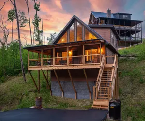 Photo 2 - Creekside Manor Too