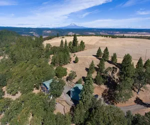 Photo 2 - The Oaks Home features Private Disc Golf Course