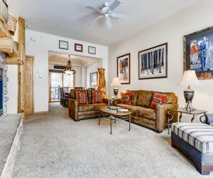 Photo 2 - Premiere 2Br Townhome - Shuttle to Slopes. Kids Ski Free!