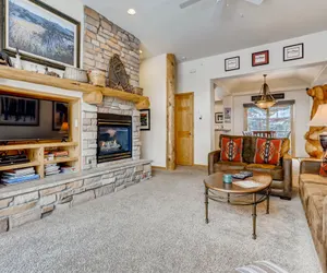 Photo 3 - Premiere 2Br Townhome - Shuttle to Slopes. Kids Ski Free!