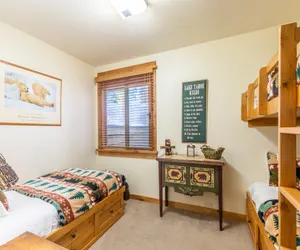 Photo 3 - Beautiful Mountain 2 Bedroom Ski-In/Ski-Out in Ski Trails