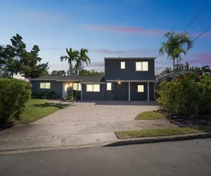 Photo 5 - Waterfront Property with  Pool. 10 Mins to Beach!
