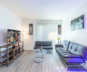 Photo 2 - 2BR Furnished Apartment on Gordon St Hollywood