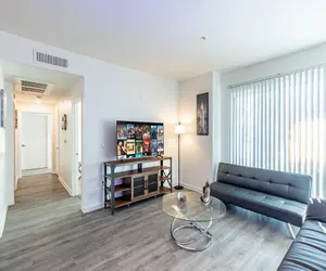 Photo 5 - 2BR Furnished Apartment on Gordon St Hollywood