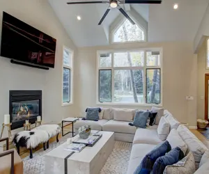 Photo 2 - Luxury 5 Bed+ Private Home, Beaver Creek Mountain Access. Stay 7 nights, receive 20% off your stay!