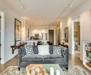Photo 2 - Designer 3BR with Balcony & Elevator on Clark!