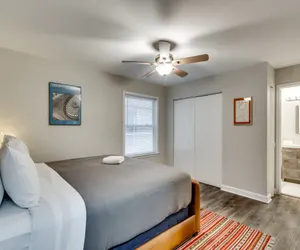 Photo 3 - Great 6 BR/4 BA house for larger groups up to 12