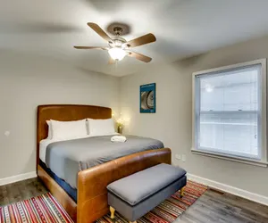 Photo 5 - Great 6 BR/4 BA house for larger groups up to 12