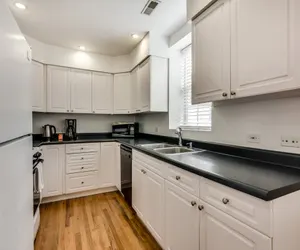 Photo 3 - 3 Level Coach House in Roscoe Village with Patio!