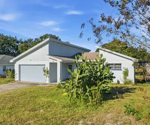 Photo 5 - The Lake Home - PET FRIENDLY!  A Beautiful Oasis In The Heart Of Florida!