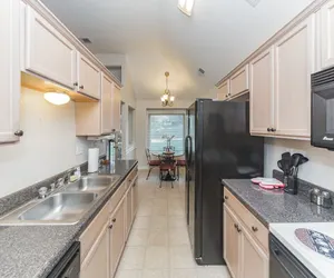 Photo 5 - Charming Home near Memphis Airport - Free Parking