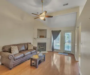 Photo 4 - Charming Home near Memphis Airport - Free Parking