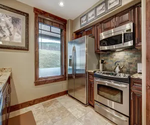 Photo 5 - True Ski-in/Ski-out Luxury Condo on Peak 7