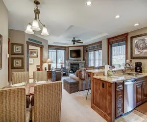 Photo 2 - True Ski-in/Ski-out Luxury Condo on Peak 7