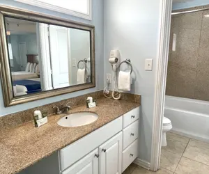 Photo 3 - Beachgate Condo Suites and Hotel 422