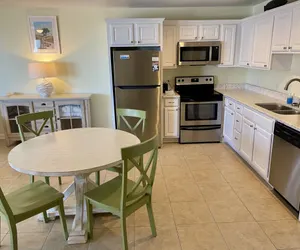 Photo 3 - Beachgate Condo Suites and Hotel 533