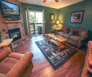 Photo 2 - Fawn Valley Inn: 297