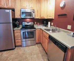 Photo 5 - Fawn Valley Inn: 298