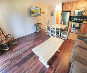 Photo 4 - Fawn Valley Inn: 298