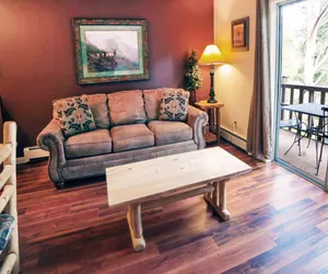 Photo 2 - Fawn Valley Inn: 298