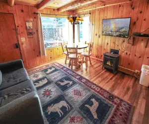 Photo 5 - Lazy R Cottages: 3