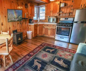 Photo 2 - Lazy R Cottages: 3