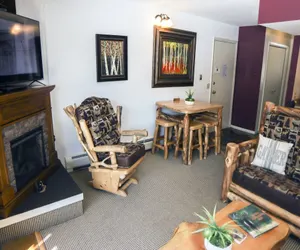 Photo 2 - Fawn Valley Inn: 205