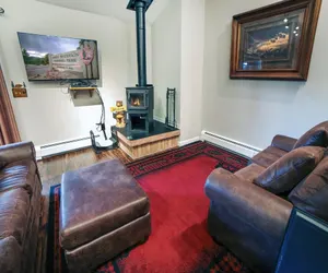 Photo 2 - Fawn Valley Inn: 210