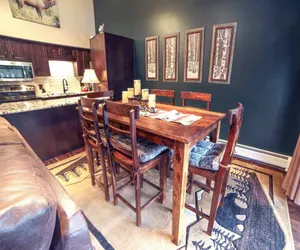 Photo 4 - Fawn Valley Inn: 210