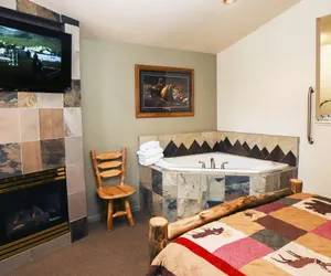 Photo 2 - Fawn Valley Inn: 101